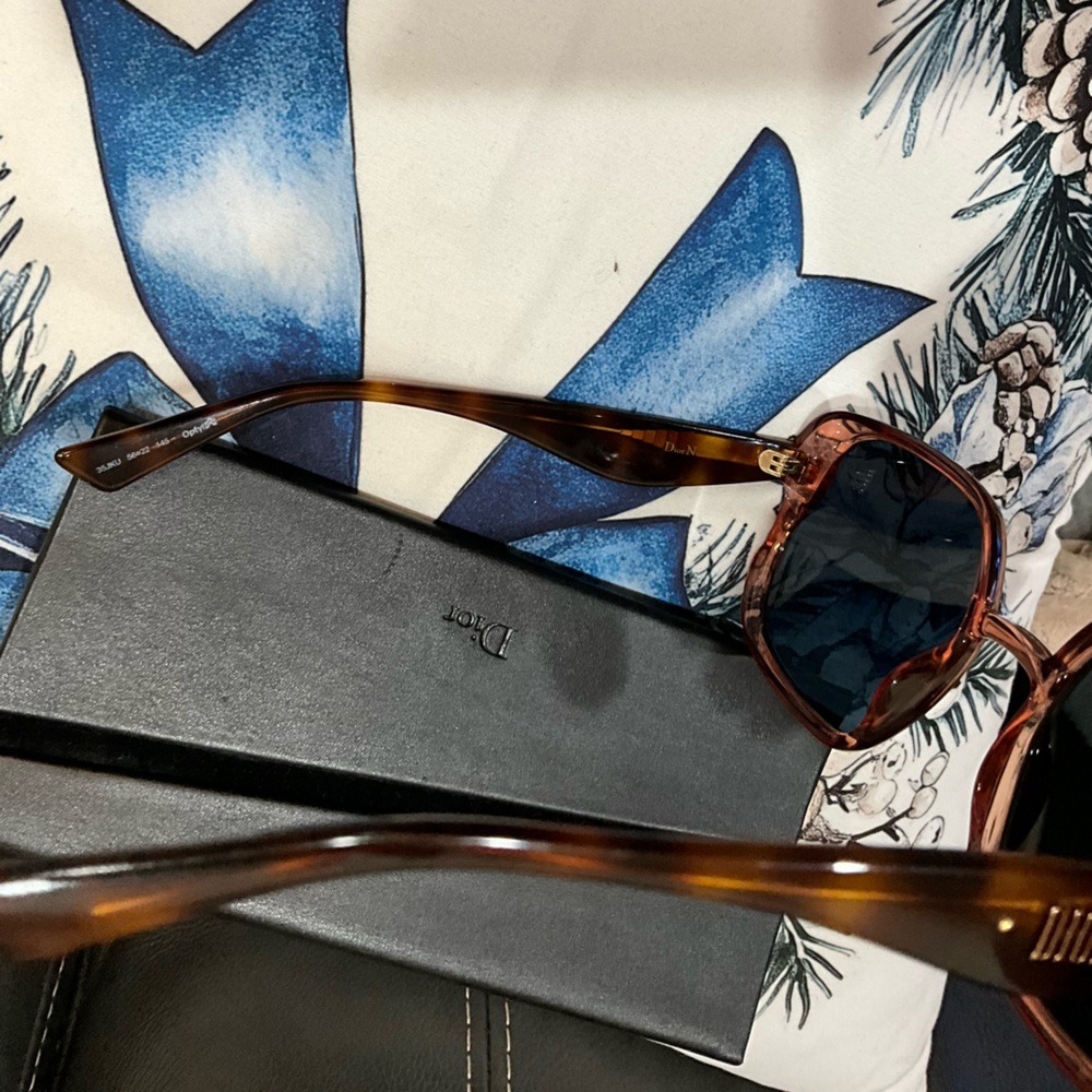 Christian Dior Tortoise Shell Sunglasses - Picture 6 of 8
